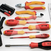 НАБОР ИНСТРУМЕНТА WIHA В ПЕНАЛЕ: РУКОЯТКА С НАБОРОМ БИТ, ОТВЕРТКА ЭЛ. – 4ШТ, БОКОРЕЗЫ, ПАССАТИЖИ, СТРИППЕР, ОТВЕРТКА ИНД., ЛИНЕЙКА СКЛАДНАЯ 2М 41241