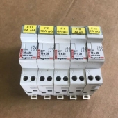 Разъединитель-держатель предохранителя 05818  Legrand